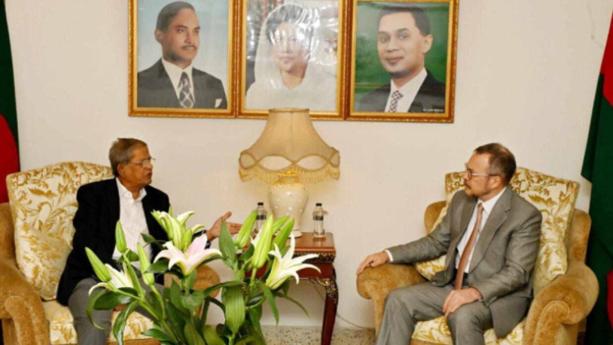 বিএনপির মহাসচিব মির্জা ফখরুল ইসলাম আলমগীরের সঙ্গে সাক্ষাৎ করেন বাংলাদেশে নিযুক্ত রাশিয়ার রাষ্ট্রদূত আলেকজান্ডার গ্রিগোরিভিচ খোজিন