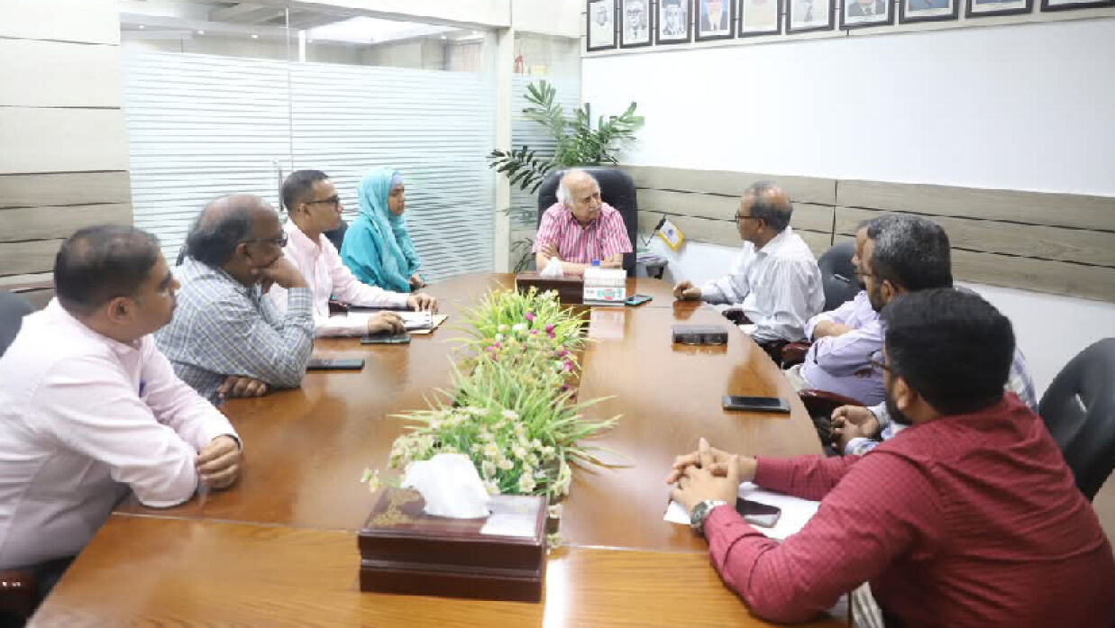 ইউজিসি চেয়ারম্যানের সঙ্গে সাক্ষাৎ করেছে জবি উপাচার্যসহ প্রতিনিধি দল