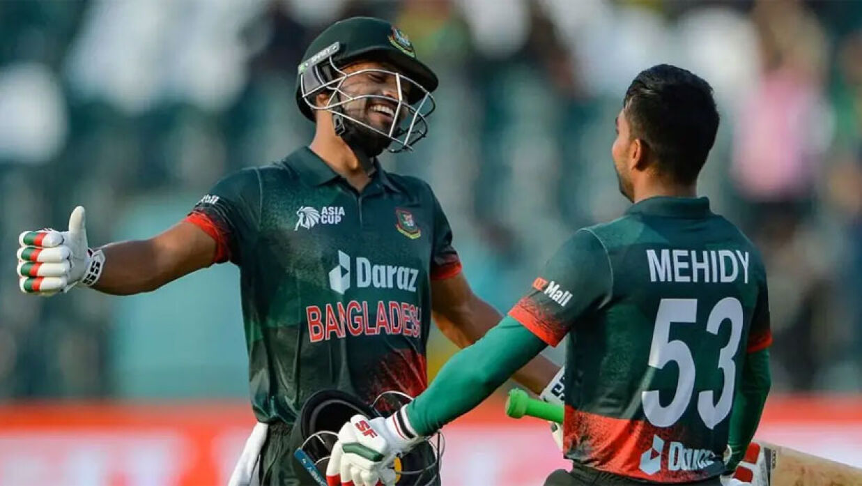 মেহেদী হাসান মিরাজ ও নাজমুল হোসেন শান্ত 