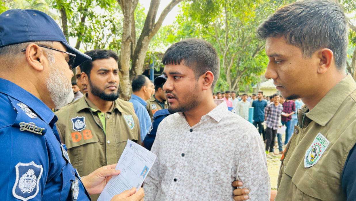 আটক বিক্রম মণ্ডল