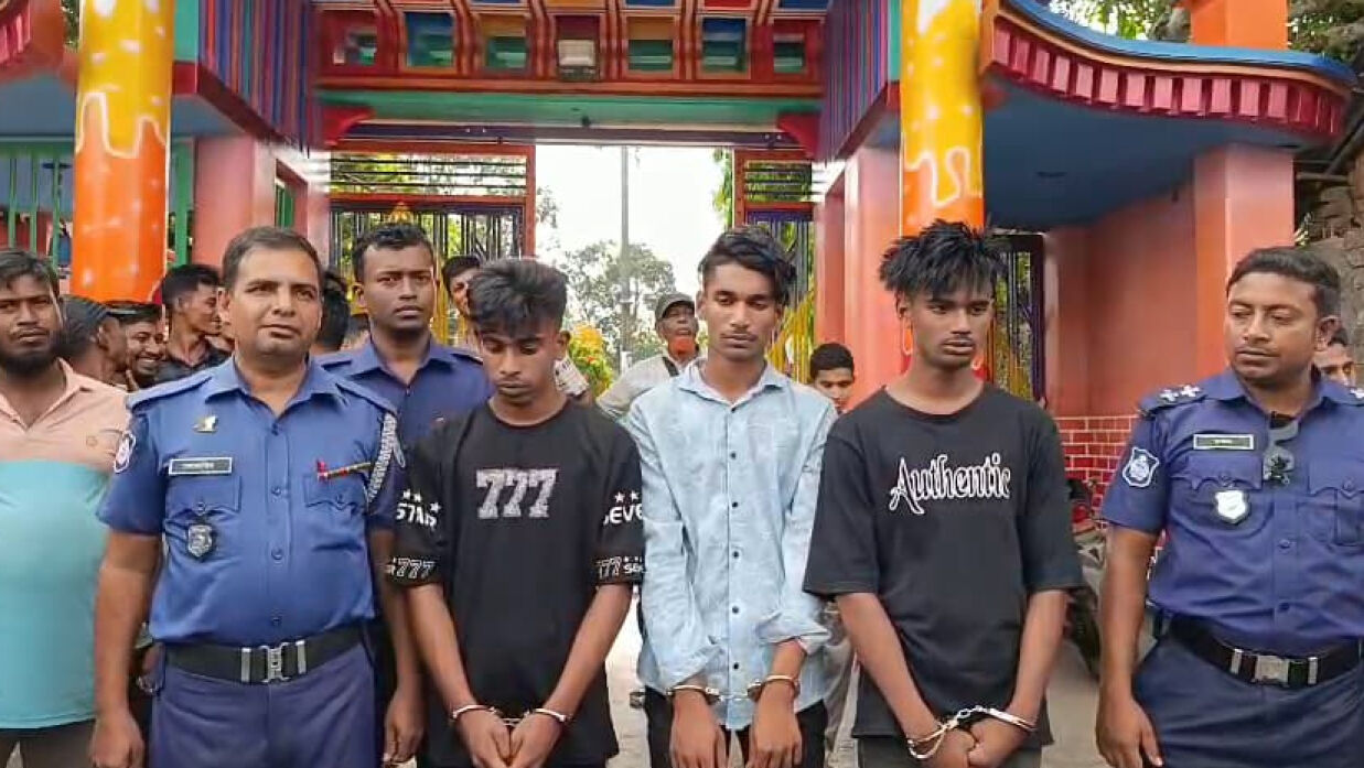 আটক তিনজন