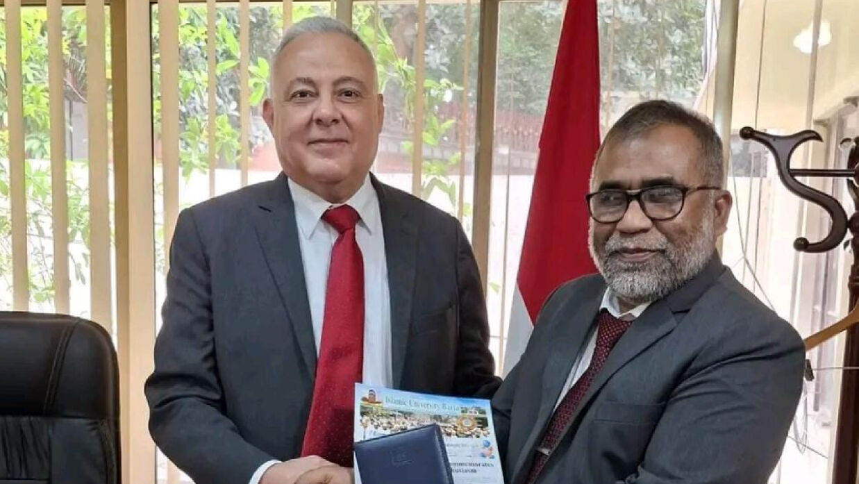 মিসরের রাষ্ট্রদূত ওমর ফাহমি ও ইবি উপাচার্য অধ্যাপক নকীব মোহাম্মদ নসরুল্লাহ