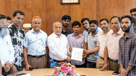 কৃষিবিদদের প্রতি বৈষম্য নিরসনে ৬ দফা দাবিতে বাকৃবি উপাচার্যকে স্মারকলিপি