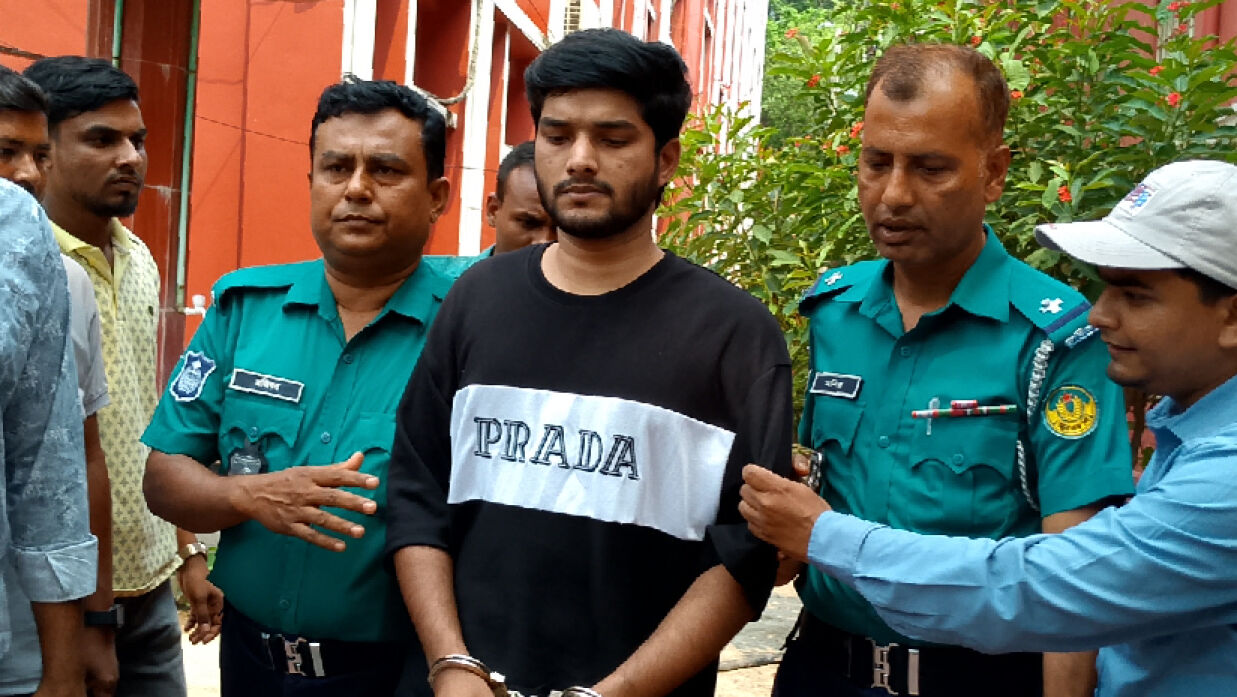 ভাইভা দিতে এসে অঅটক হলেন ছাত্রলীগ কর্মী মাজহারুল ইসলাম