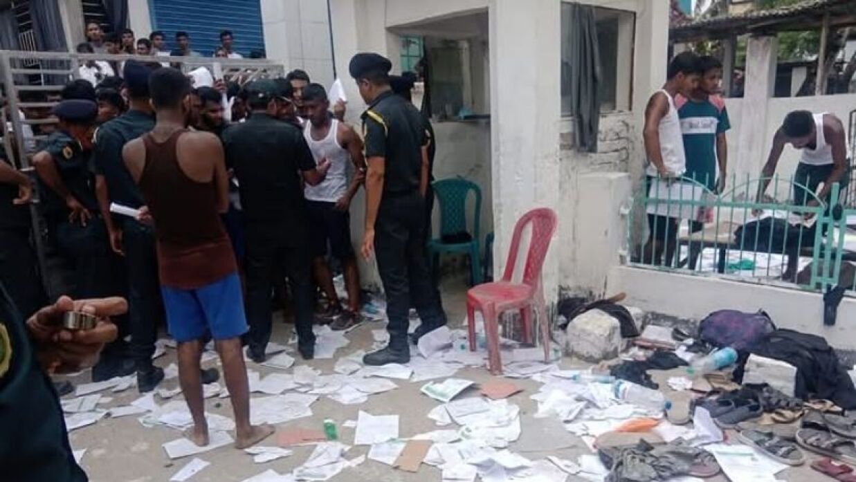 পরীক্ষা বাতিলের দাবি চাকরিপ্রত্যাশীদের