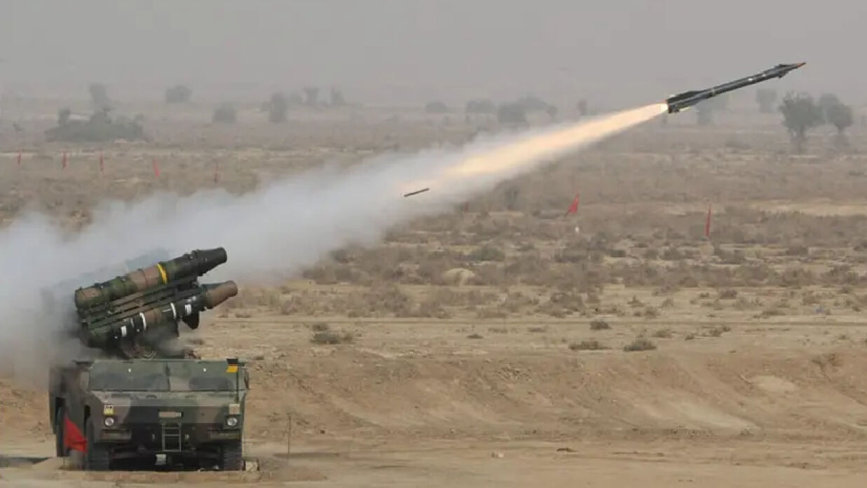 স্বয়ংক্রিয় অস্ত্রের দিক তালিকায় ভারতের চেয়ে এগিয়ে রয়েছে পাকিস্তান