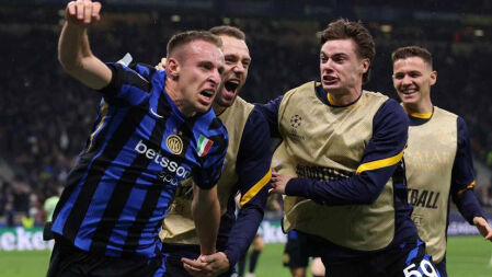 ৭ গোলের রুদ্ধশ্বাস লড়াইয়ে বার্সাকে বিদায় করে ফাইনালে ইন্টার