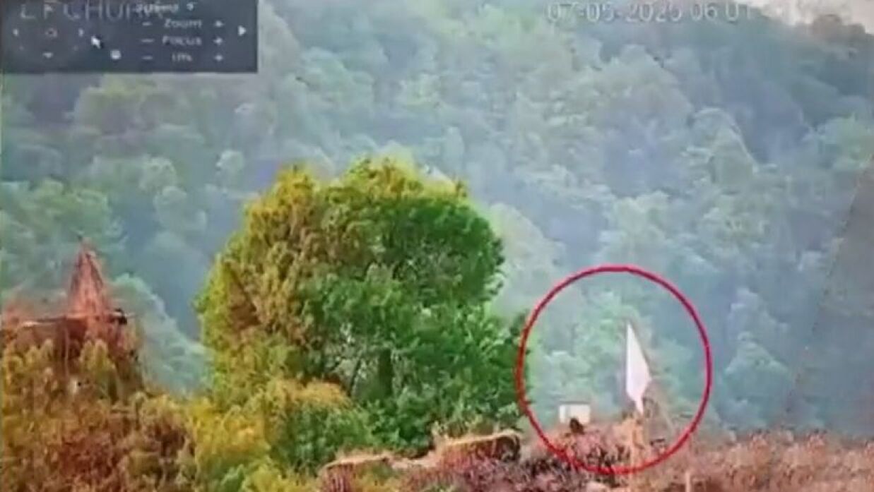 সীমান্তে ভারতীয় সেনাবাহিনী ‘সাদা পতাকা’ উত্তোলন