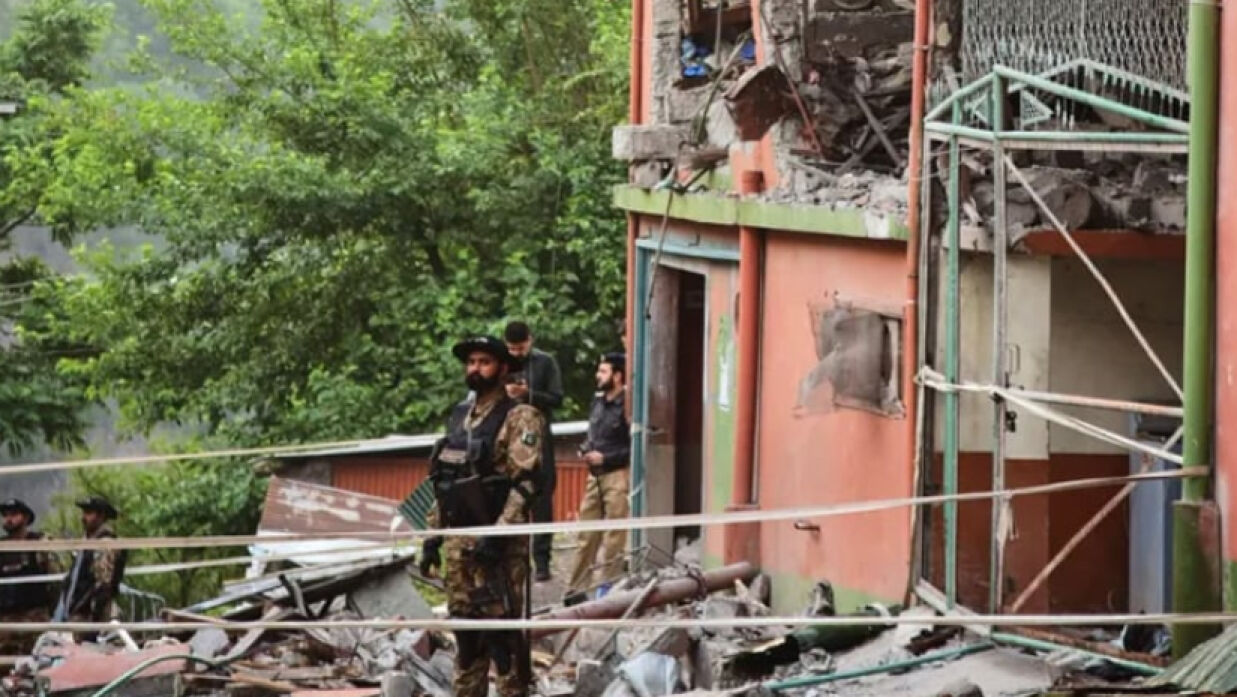 ভারতীয় হামলার পর পাকিস্তানের ক্ষতিগ্রস্ত একটি বেসামরিক স্থাপনা সংগৃহীত