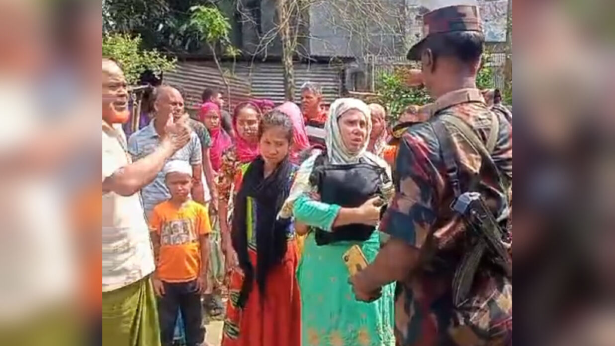 বাংলাদেশীসহ আটক ৪৪