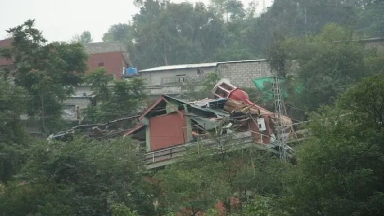 ভারতের হামলায় পাকিস্তানের ক্ষতিগ্রস্ত বিলাল মসজিদ
