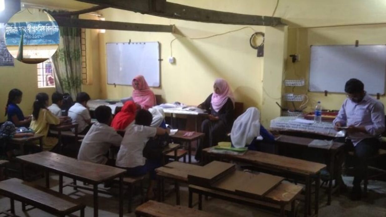 একসঙ্গে এক কক্ষে চলছে তিন শ্রেণির ক্লাস-পরীক্ষা