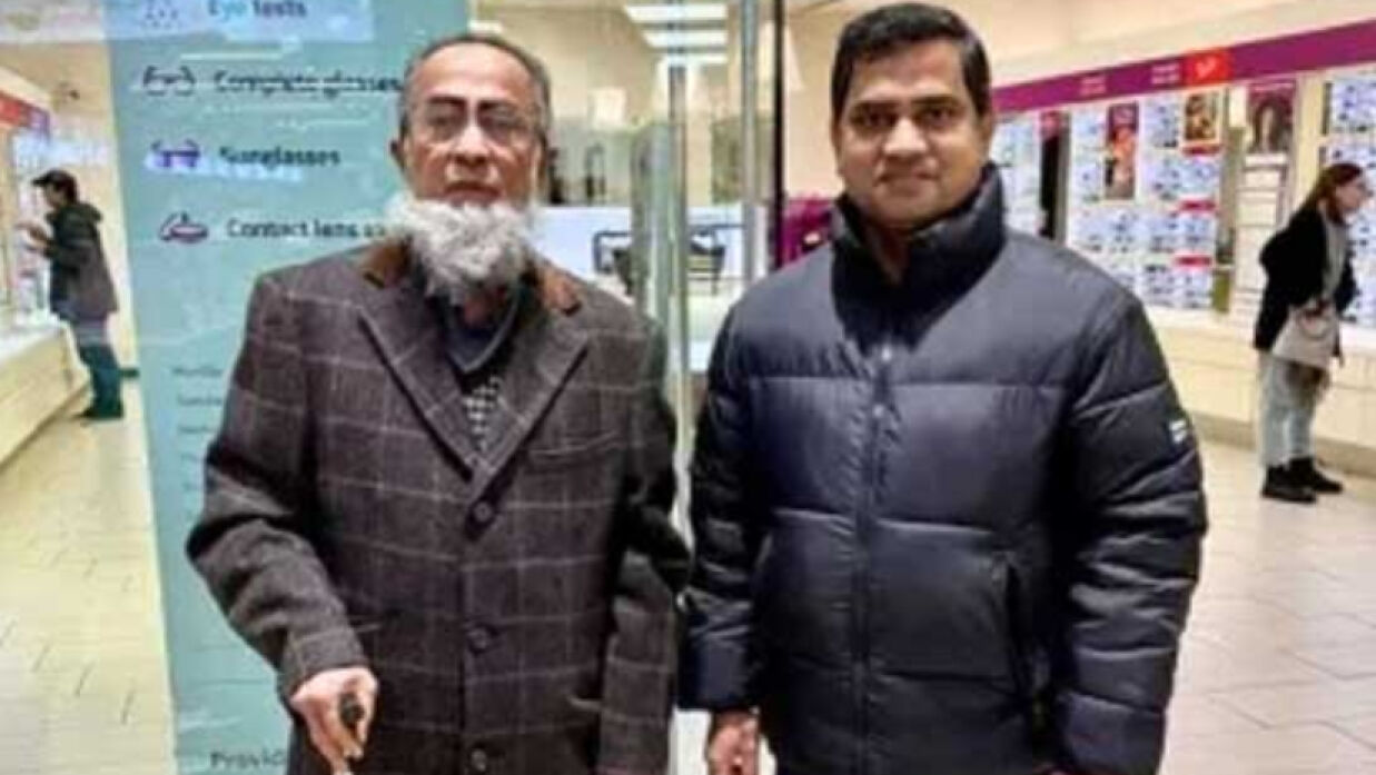 বাবা এম এ মুছাব্বিরে সঙ্গে মুশফিকুল ফজল আনসারী