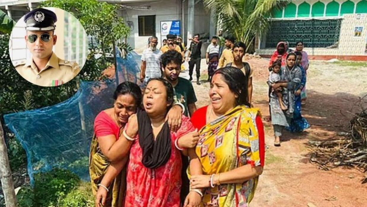 আহাজারি করছেন আরতী সাহা ও ইনসেটে পলাশ সাহা