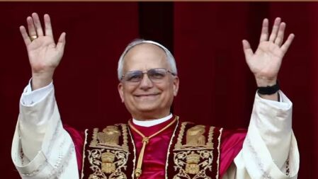 নতুন পোপ হলেন মার্কিন নাগরিক রবার্ট প্রেভোস্ট