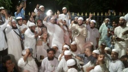 আ. লীগ নিষিদ্ধের দাবিতে এবার যমুনায় অবস্থান নিল হেফাজত