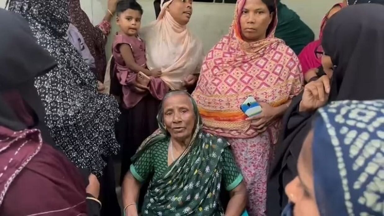 সড়ক দুর্ঘটনার পর নিহতদের স্বজনের আহাজারি