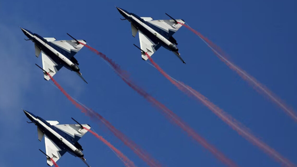 চীনে তৈরি জে-১০ যুদ্ধবিমান