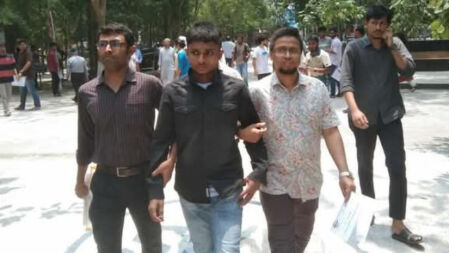গুচ্ছের ভর্তি পরীক্ষায় প্রক্সি দিতে এসে মাধ্যমিকের শিক্ষার্থী আটক