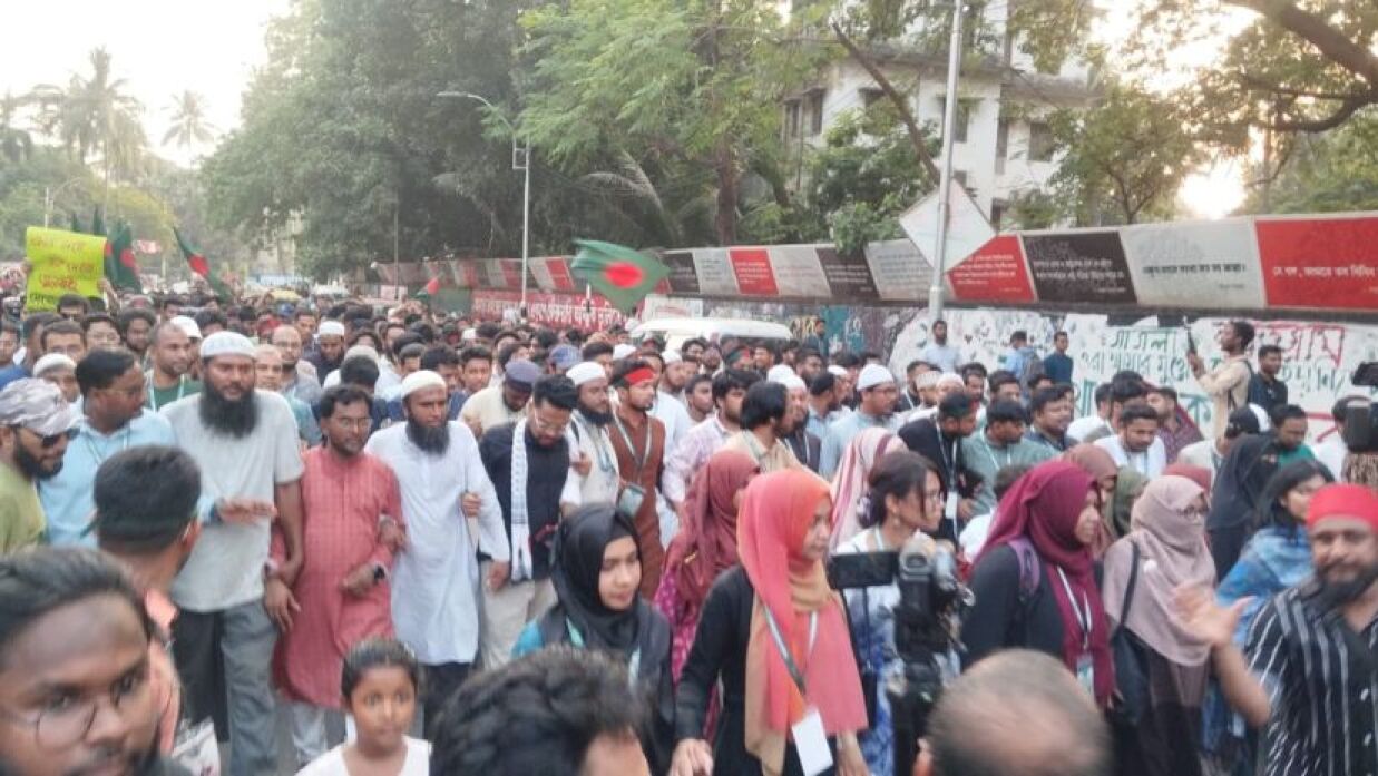 শাহবাগের উদ্দেশ্যে যাচ্ছে আপ বাংলাদেশের নেতাকর্মীরা