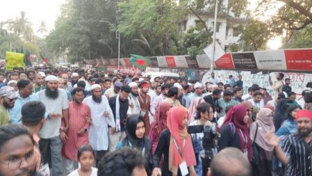 শাহবাগের উদ্দেশ্যে পথযাত্রা আপ বাংলাদেশের নেতাকর্মীদের