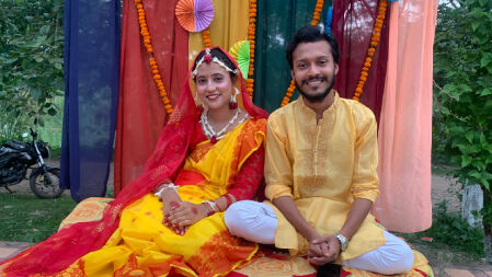 ভালোবাসা পূর্ণতা দিতে ক্যাম্পাসেই ববি শিক্ষার্থীর গায়েহলুদ